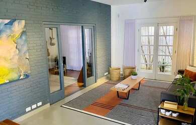 Imagem: A casa possui 3 Dormitórios, 3 Banheiros, 2 Vagas na garagem