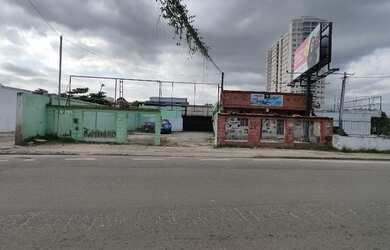 Imagem: A casa possui 4 Dormitórios, 4 Banheiros, 5 Vagas na garagem