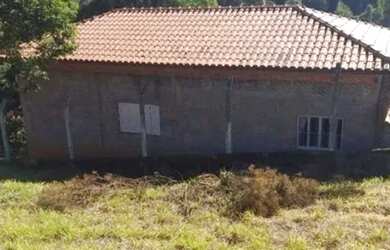 Imagem: A casa possui 2 Dormitórios, 1 Banheiro, 1 Vaga na garagem