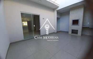 Imagem: A casa possui 2 Dormitórios, 2 Banheiros, 2 Vagas na garagem