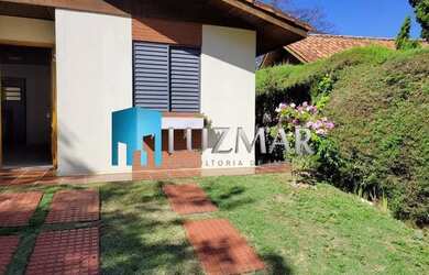 Imagem: A casa possui 3 Dormitórios, 3 Banheiros, 2 Vagas na garagem