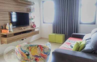 Imagem: A casa possui 3 Dormitórios, 1 Banheiro, 2 Vagas na garagem