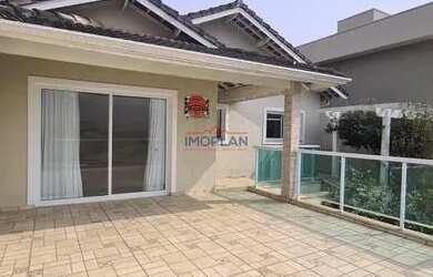 Imagem: A casa possui 3 Dormitórios, 2 Banheiros, 3 Vagas na garagem