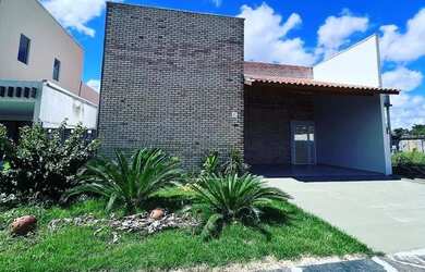 Imagem: A casa em condomínio possui 3 Dormitórios, 2 Banheiros, 4