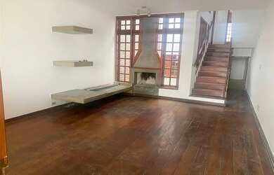 Imagem: A casa possui 3 Dormitórios, 2 Banheiros, 191m² de Área e