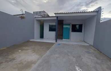 Imagem: A casa possui 2 Dormitórios, 1 Banheiro, 2 Vagas na garagem