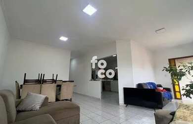 Imagem: A casa possui 3 Dormitórios, 3 Banheiros, 4 Vagas na garagem