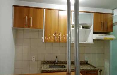 Imagem: O apartamento possui 2 Dormitórios, 1 Banheiro, 1 Vaga na garagem