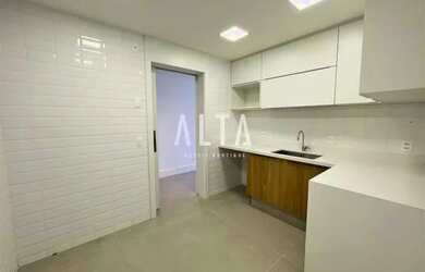 Imagem 14: ALTA Imóveis Boutique vende ou aluga Cobertura com reforma atual e cheiro...