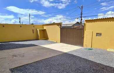 Imagem: A casa possui 2 Dormitórios, 1 Banheiro, 2 Vagas na garagem