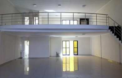 Imagem: O depósito possui 5 Vagas na garagem, 950m² de Área e está