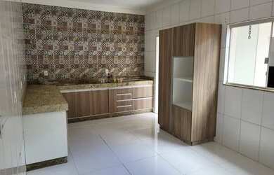 Imagem: A casa possui 2 Dormitórios, 1 Banheiro, 1 Vaga na garagem