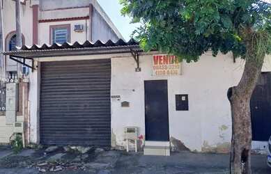 Imagem: A casa possui 4 Dormitórios, 3 Banheiros, 2 Vagas na garagem