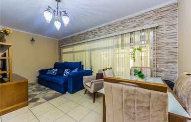 Imagem: A casa possui 3 Dormitórios, 2 Banheiros, 3 Vagas na garagem