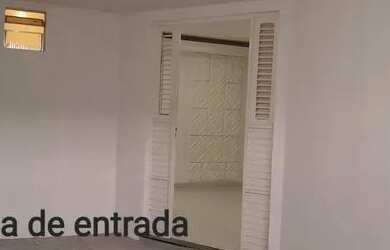 Imagem: A casa possui 3 Dormitórios, 3 Banheiros, 1 Vaga na garagem