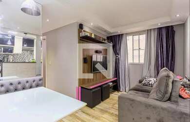 Imagem: O apartamento possui 2 Dormitórios, 1 Banheiro, 1 Vaga na garagem