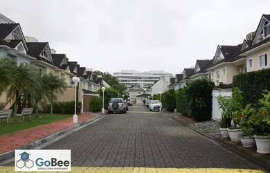 Imagem: A casa em condomínio possui 4 Dormitórios, 5 Banheiros, 3