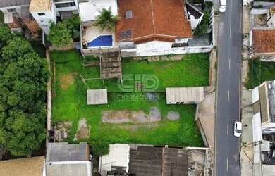 Imagem: O terreno possui 946m² de Área e está localizado em Centro