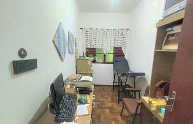 Imagem 6: Casa Ampla de 3 dormitórios sendo 1 suíte. Garagem coberta 2 carros. Pátio frente e fundos