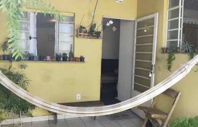 Imagem: A casa possui 2 Dormitórios, 1 Banheiro, 1 Vaga na garagem