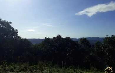Imagem 16: Área de terras com vista deslumbrante para o vale e montanhas. Linha...