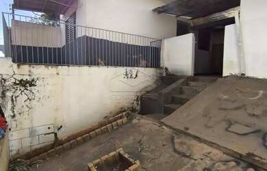 Imagem: A casa possui 4 Dormitórios, 2 Banheiros, 2 Vagas na garagem