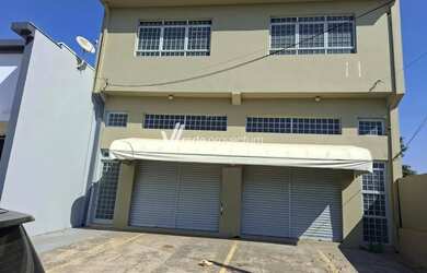 Imagem: O depósito possui 4 Vagas na garagem, 110m² de Área e está