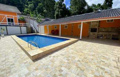 Imagem: A casa em condomínio possui 3 Dormitórios, 3 Banheiros, 1