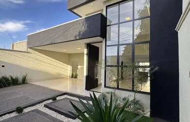 Imagem: A casa possui 3 Dormitórios, 3 Banheiros, 3 Vagas na garagem