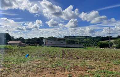 Imagem: O terreno possui 1.800m² de Área e está localizado em Terezópolis