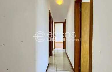 Imagem: O apartamento possui 4 Dormitórios, 2 Banheiros, 2 Vagas na