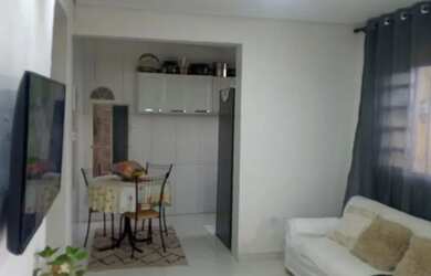 Imagem 3: Vendo uma ótima casa. Varanda, 1 Banheiroe2 Dormitórios