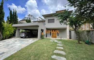 Imagem: A casa em condomínio possui 4 Dormitórios, 5 Banheiros, 4