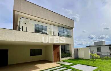 Imagem: A casa em condomínio possui 4 Dormitórios, 3 Banheiros, 4