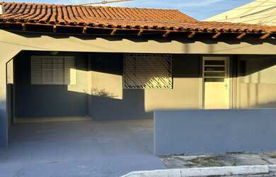 Imagem: A casa em condomínio possui 3 Dormitórios, 2 Banheiros, 2