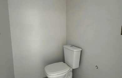 Imagem: A casa possui 2 Dormitórios, 3 Banheiros, 2 Vagas na garagem