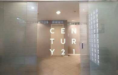 Imagem: O depósito possui 1 Vaga na garagem, 80m² de Área e está