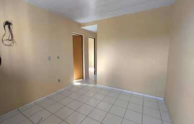 Imagem: A casa possui 2 Dormitórios, 1 Banheiro, 2 Vagas na garagem