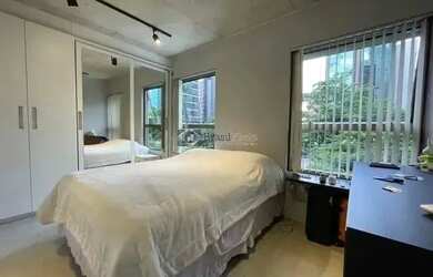 Imagem: O studio possui 1 Dormitório, 2 Banheiros, 1 Vaga na garagem