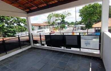 Imagem: A casa possui 1 Dormitório, 5 Banheiros, 3 Vagas na garagem