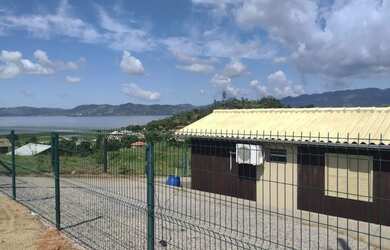 Imagem 2: Casa Imarui com amplo terreno é vista pra lagoa