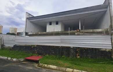 Imagem: A casa possui 4 Dormitórios, 5 Banheiros, 4 Vagas na garagem