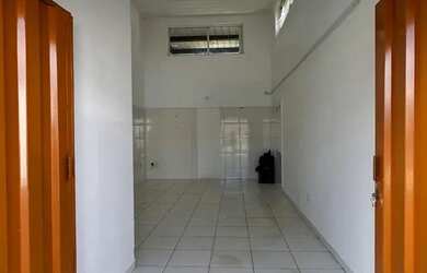 Imagem: O depósito possui 300m² de Área e está localizado em Centro