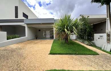 Imagem: A casa em condomínio à venda possui 3 Dormitórios, 3 Banheiros