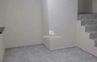 Imagem: A casa possui 2 Dormitórios, 2 Banheiros, 2 Vagas na garagem