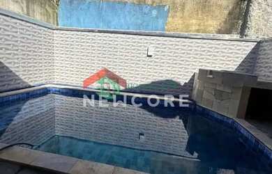 Imagem: A casa possui 2 Dormitórios, 2 Banheiros, 2 Vagas na garagem