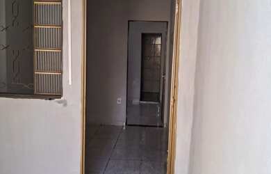 Imagem: A casa possui 1 Dormitório, 1 Banheiro e está localizado