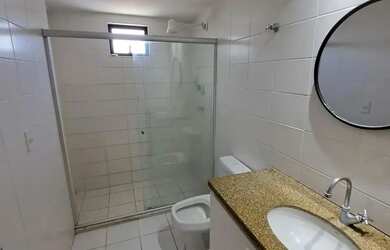 Imagem 11: 03 suítes com armários, lavabo e varanda, na Ponta Verde