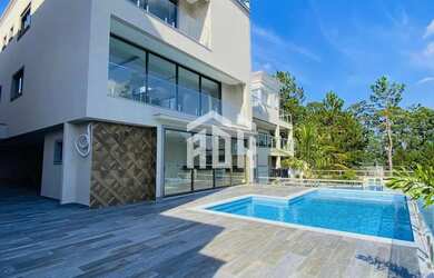 Imagem: A casa possui 4 Dormitórios, 5 Banheiros, 5 Vagas na garagem