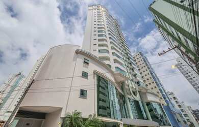 Imagem: O apartamento possui 3 Dormitórios, 3 Banheiros, 2 Vagas na